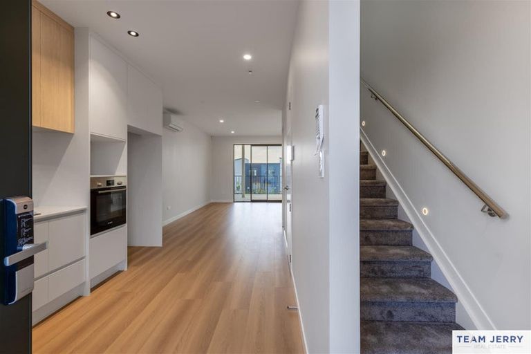 Photo of property in 31 Kuaha Road, Massey, Auckland, 0614