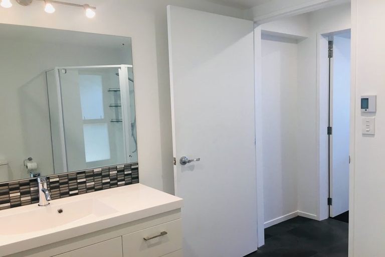 Photo of property in 15 Trinidad Crescent, Grenada Village, Wellington, 6037