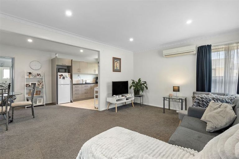 Photo of property in 1/320 Memorial Avenue, Burnside, Christchurch, 8053