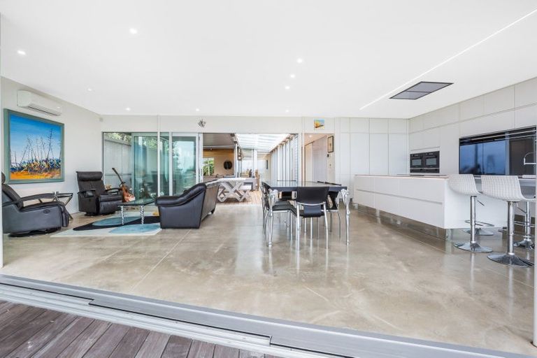 Photo of property in 31 Field Way, Waikanae Beach, Waikanae, 5036