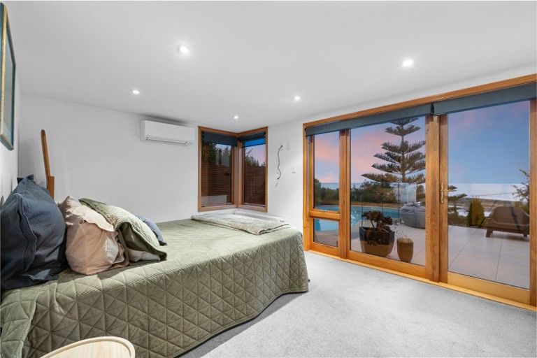Photo of property in 109 Moncks Spur Road, Redcliffs, Christchurch, 8081