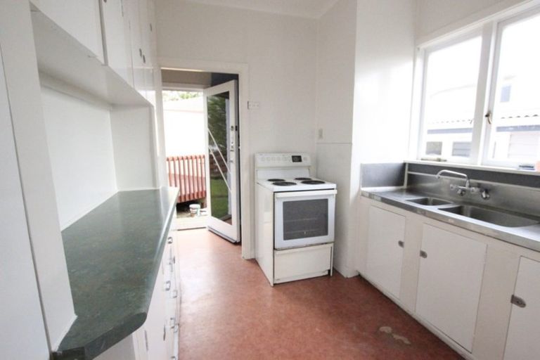 Photo of property in 27 Kirby Street, Glendene, Auckland, 0602