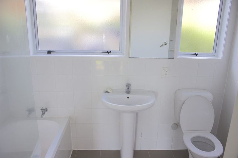 Photo of property in 2/133 Shakespeare Road, Milford, Auckland, 0620