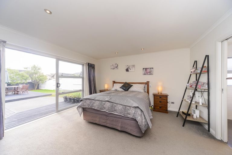 Photo of property in 20 Rosalie Terrace, Kelvin Grove, Palmerston North, 4414