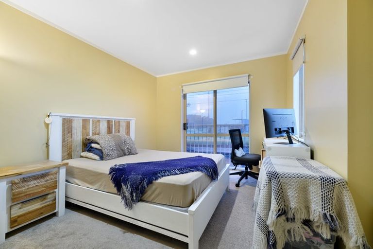 Photo of property in 9 Lockington Avenue, Henderson, Auckland, 0612