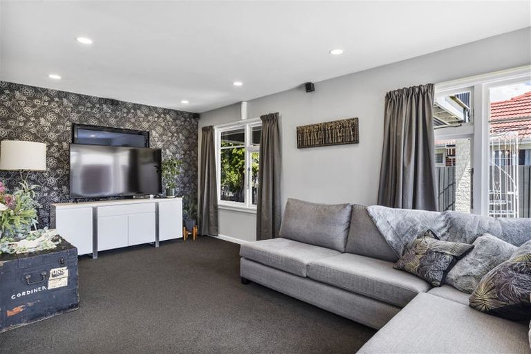 Photo of property in 8 Mappleton Avenue, Burnside, Christchurch, 8053