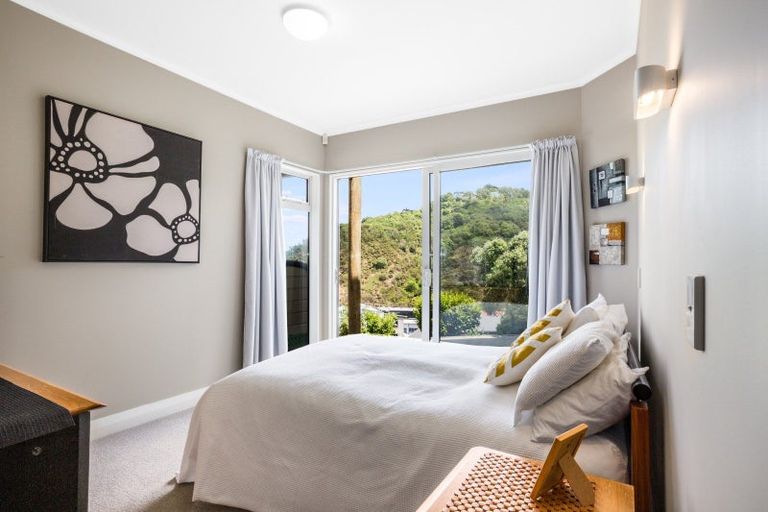 Photo of property in 11 Curnow Way, Kaiwharawhara, Wellington, 6035