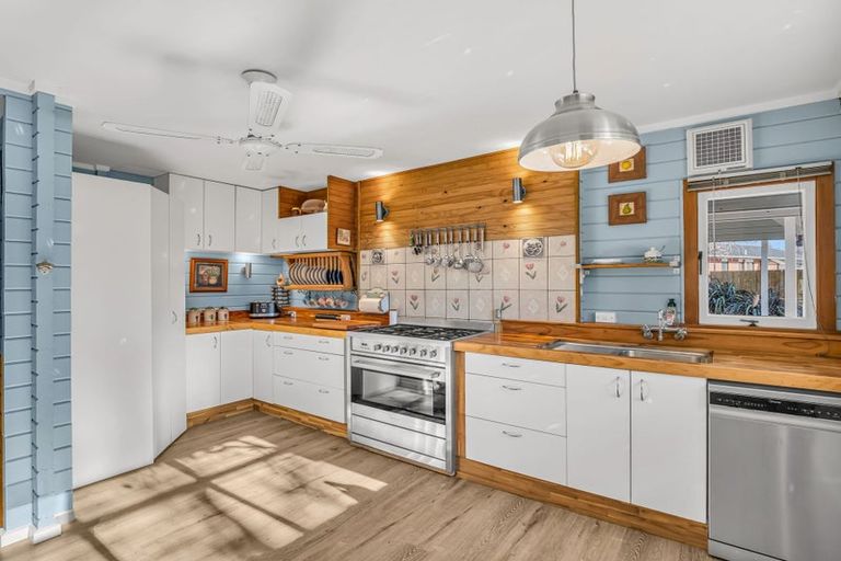 Photo of property in 6 Avoca Place, Darfield, 7510