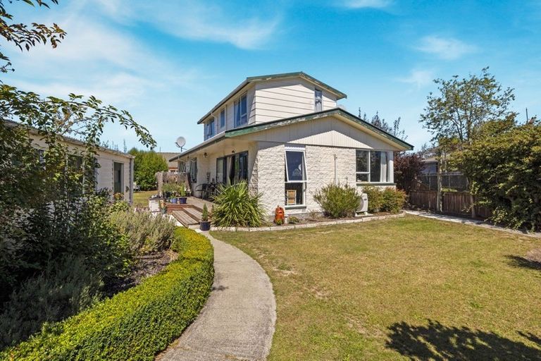 Photo of property in 9 Rosanna Place, Aranui, Christchurch, 8061