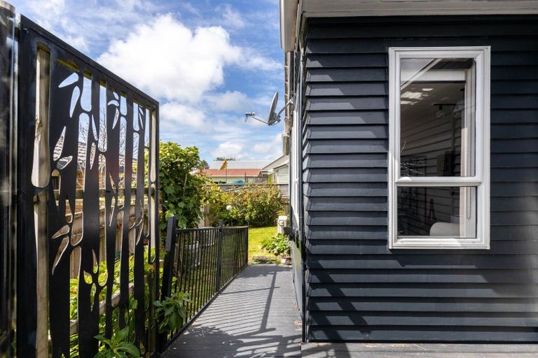 Photo of property in 17 Exeter Street, Brooklands, New Plymouth, 4310