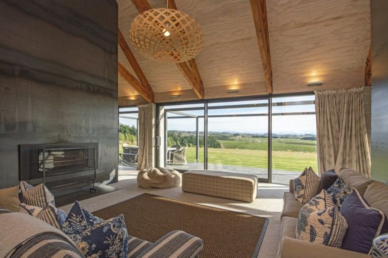 Photo of property in 238 Spur Road, Hadlow, Timaru, 7975