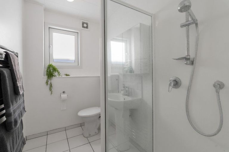 Photo of property in 16 Doris Gordon Crescent, Crofton Downs, Wellington, 6035