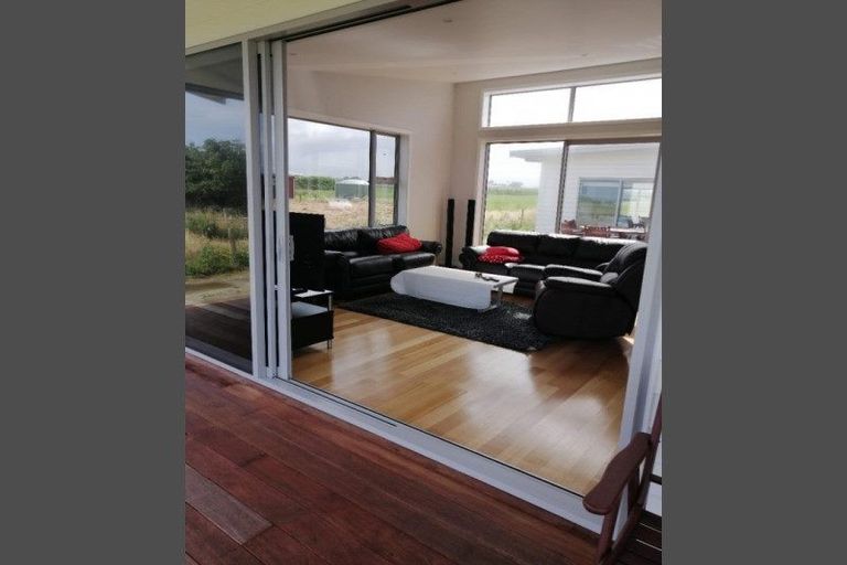 Photo of property in 58 Anglers Avenue, Warea, New Plymouth, 4381