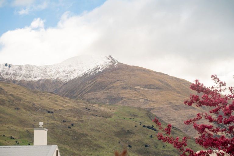 Photo of property in 85 Meadowstone Drive, Wanaka, 9305