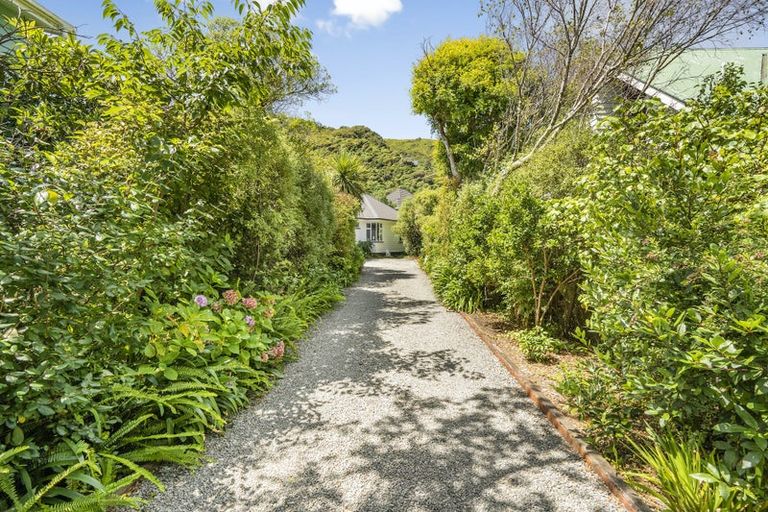 Photo of property in 23 Pukatea Street, Eastbourne, Lower Hutt, 5013
