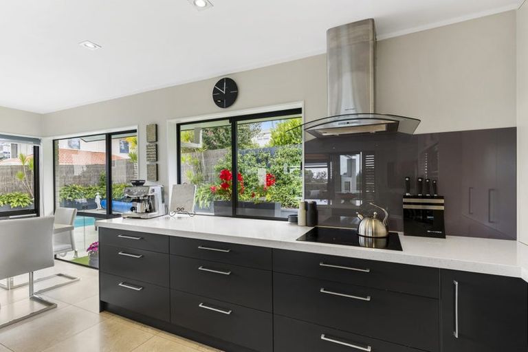 Photo of property in 29 Wiltshire Place, Somerville, Auckland, 2014