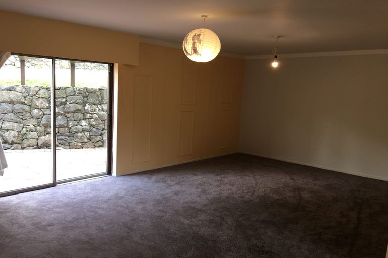 Photo of property in 65 Chelsea View Drive, Chatswood, Auckland, 0626