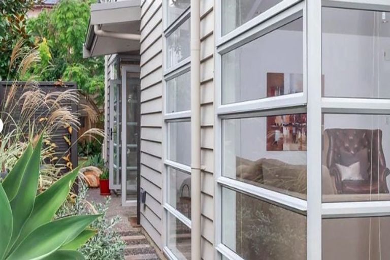 Photo of property in 1/58 Hattaway Avenue, Bucklands Beach, Auckland, 2012