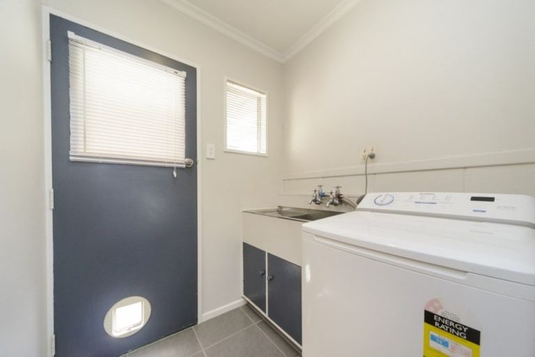 Photo of property in 1 Cohen Place, Milson, Palmerston North, 4414