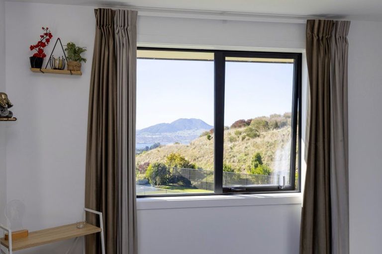 Photo of property in 5 Grandview Lane, Acacia Bay, 3385