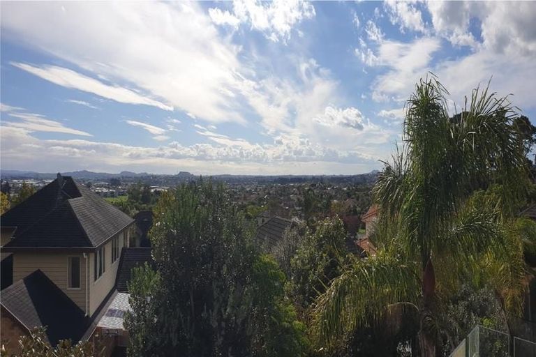 Photo of property in 24 Armstrong Farm Drive, East Tamaki Heights, Auckland, 2016