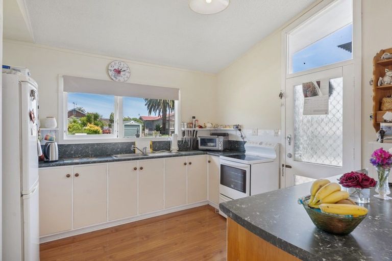 Photo of property in 37 Kent Street, Levin, 5510