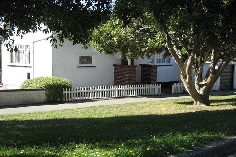 Photo of property in 1 Hertnon Street, West End, Timaru, 7910