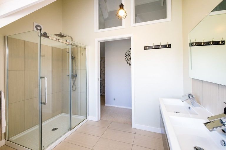 Photo of property in 105 James Cook Street, Havelock North, 4130