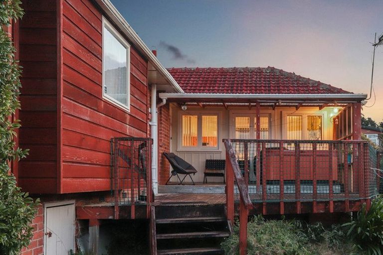 Photo of property in 22 Eastglen Road, Glen Eden, Auckland, 0602