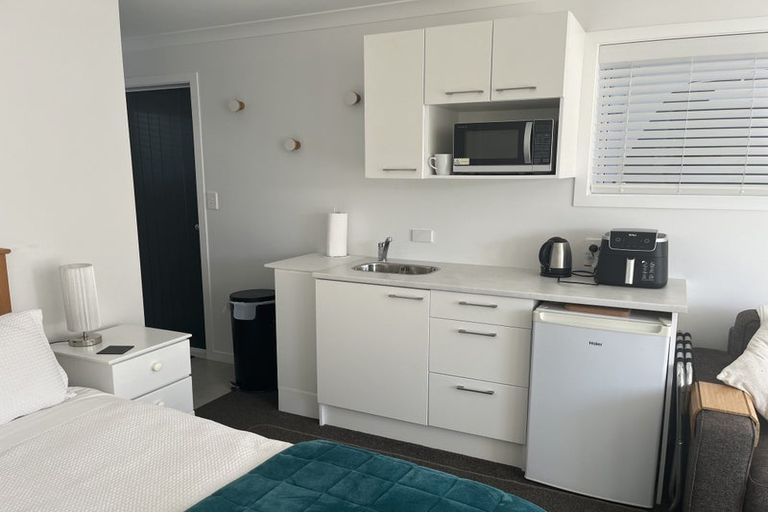 Photo of property in 112b Hibiscus Coast Highway, Red Beach, 0932