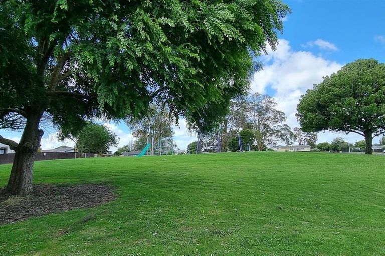 Photo of property in 30 Hyperion Drive, Randwick Park, Auckland, 2105