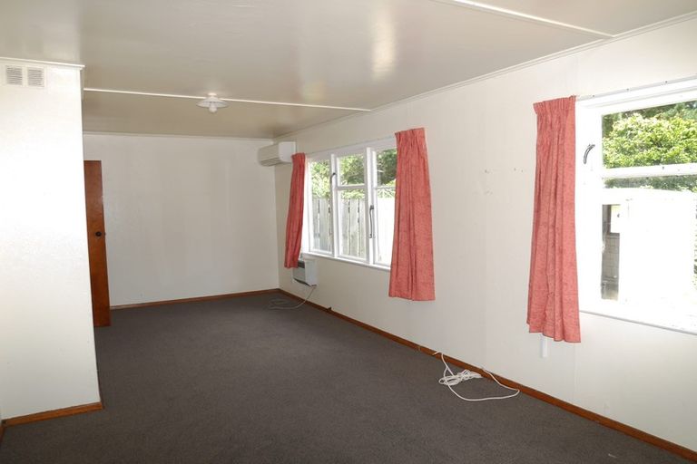 Photo of property in 7-9 York Place, Cannons Creek, Porirua, 5024