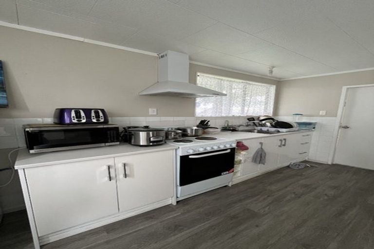 Photo of property in 2/4 Calvert Street, Papakura, 2110