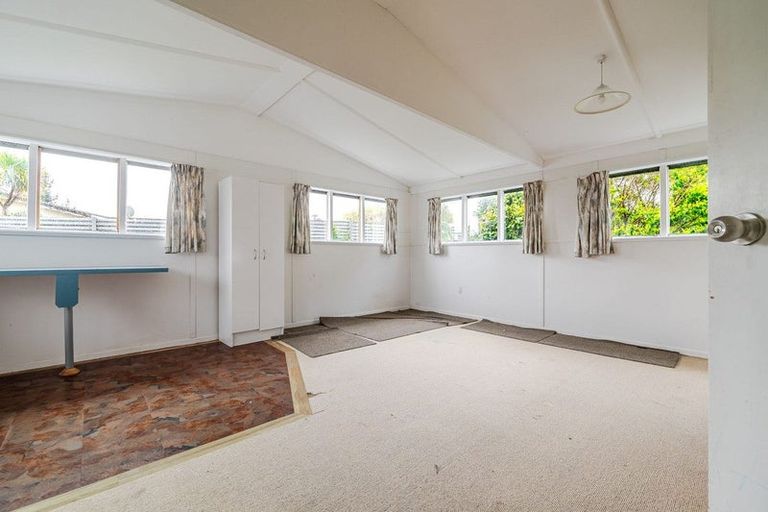 Photo of property in 10 Stoke Place, Awapuni, Palmerston North, 4412