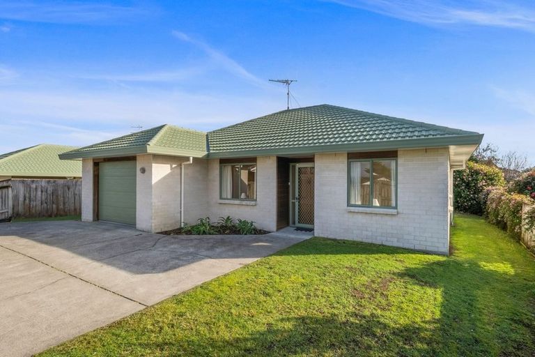 Photo of property in 8a Chilton Drive, Paraparaumu, 5032