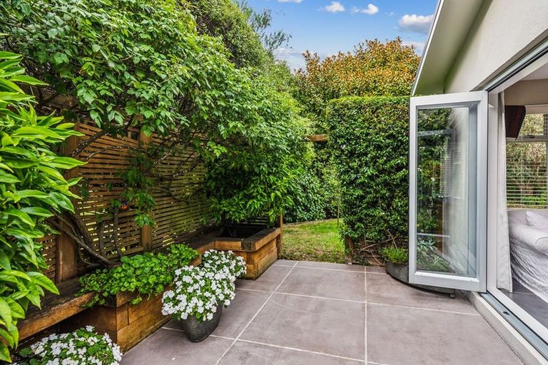 Photo of property in 3 Southleigh, Raumati South, Paraparaumu, 5032