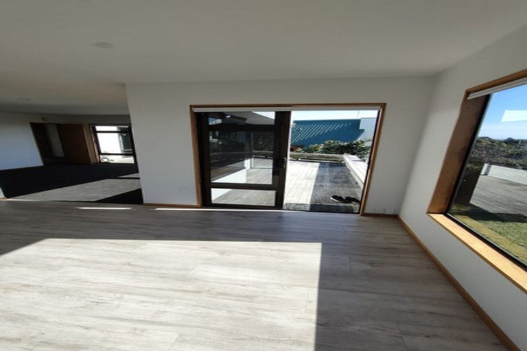 Photo of property in 7 Drayton Drive, Mount Pleasant, Christchurch, 8081