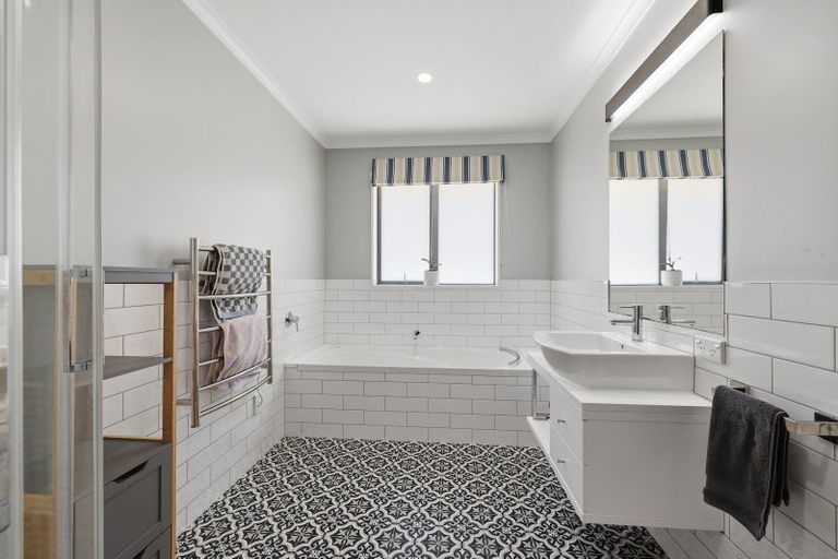 Photo of property in 8 Silver Springs Boulevard, Mosgiel, 9024