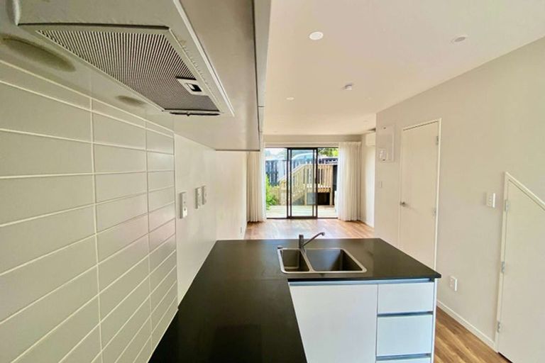 Photo of property in 8/36 Kaipatiki Road, Glenfield, Auckland, 0629