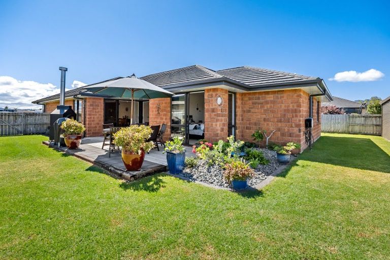 Photo of property in 20 Kowi Lakes Drive, One Tree Point, 0118