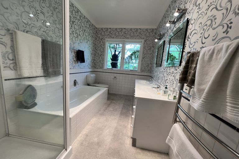 Photo of property in 44 Braid Road, St Andrews, Hamilton, 3200