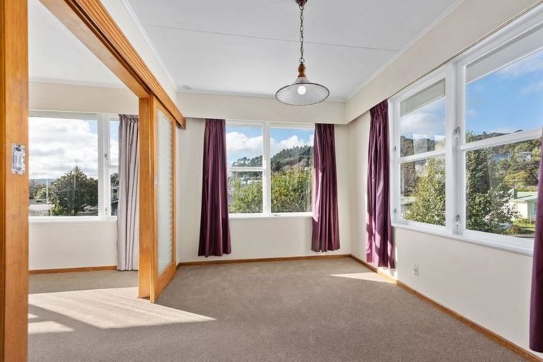 Photo of property in 12 Deller Grove, Silverstream, Upper Hutt, 5019