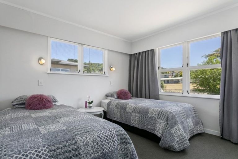 Photo of property in 5 Winston Street, Acacia Bay, Taupo, 3330