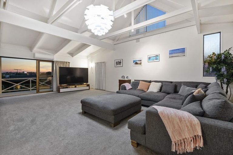 Photo of property in 10 Oban Road, Browns Bay, Auckland, 0630