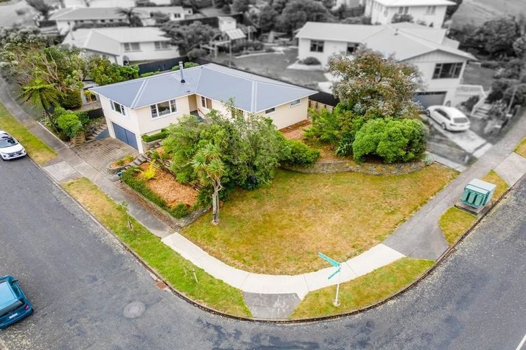 Photo of property in 21 Cherry Blossom Grove, Maungaraki, Lower Hutt, 5010