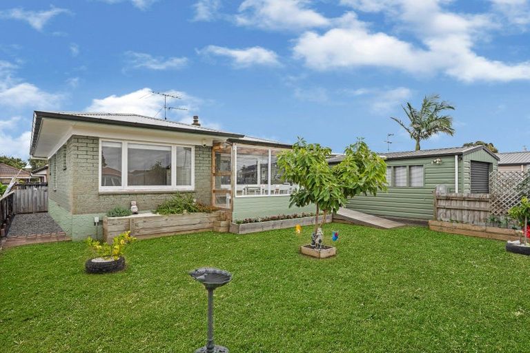 Photo of property in 6 Paterson Avenue, Pukekohe, 2120