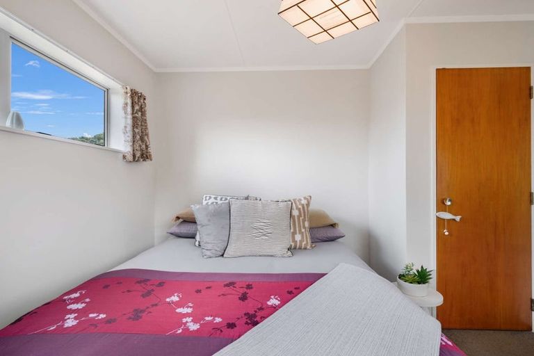 Photo of property in 2 Rangiora Street, Castlecliff, Whanganui, 4501