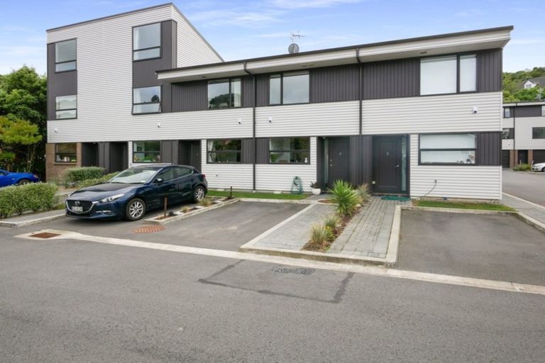 Photo of property in 8 Thatcher Crescent, Crofton Downs, Wellington, 6035