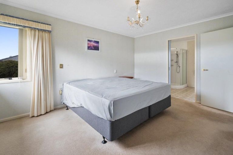 Photo of property in 8 Shakespeare Way, Kelvin Grove, Palmerston North, 4414