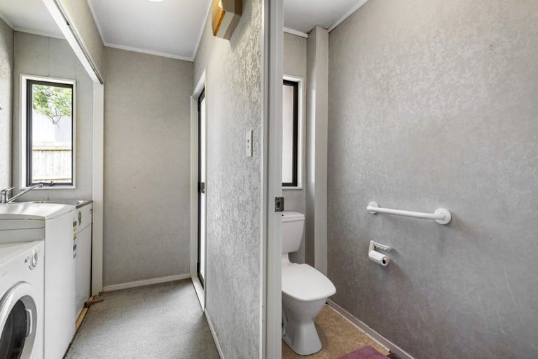 Photo of property in 2/18 Altair Place, Windsor Park, Auckland, 0632